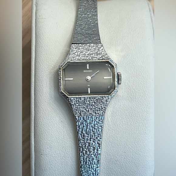 Seiko Ladies Watch RARE Vintage White Gold Plated Bracelet Gray Dial Mechanical - Picture 4 of 13
